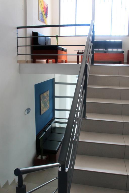 Torre Hotel Ejecutivo Санта-Крус-де-ла-Сьерра Экстерьер фото