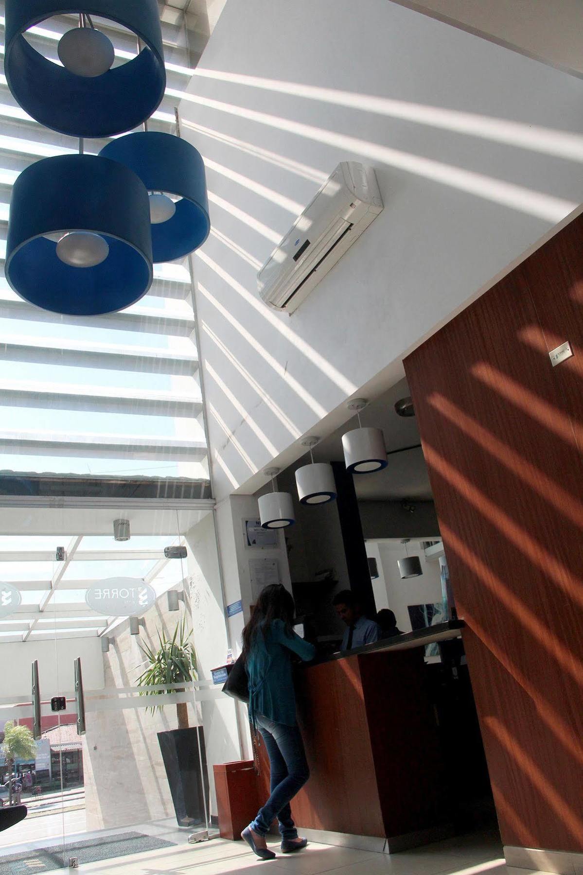 Torre Hotel Ejecutivo Санта-Крус-де-ла-Сьерра Экстерьер фото