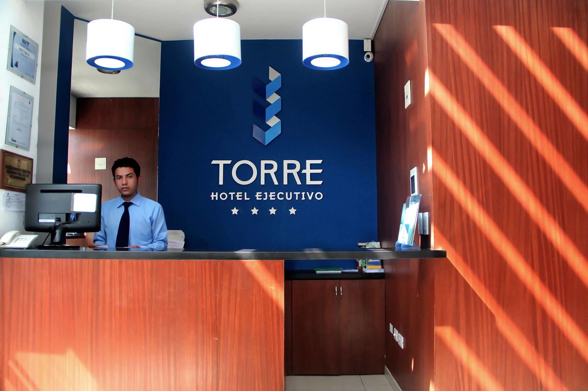 Torre Hotel Ejecutivo Санта-Крус-де-ла-Сьерра Экстерьер фото
