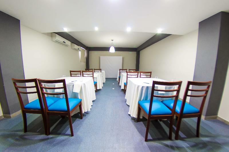 Torre Hotel Ejecutivo Санта-Крус-де-ла-Сьерра Экстерьер фото